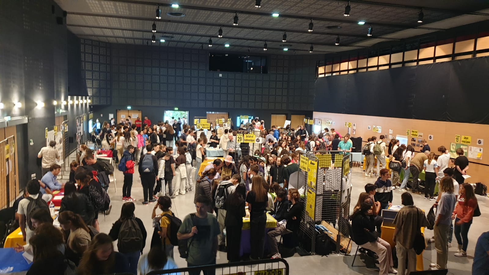 800 jeunes ont parcouru les stands du forum